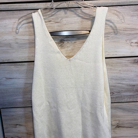 White tank top - Picture 2 of 3